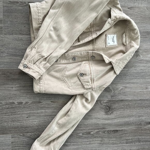 Abercrombie & Fitch Drapey Cropped Denim Jacket - Picture 3 of 3